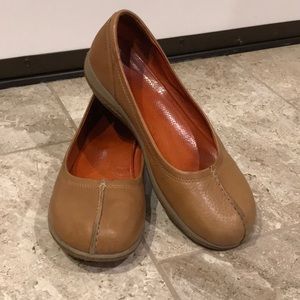 Acorn brown leather flats